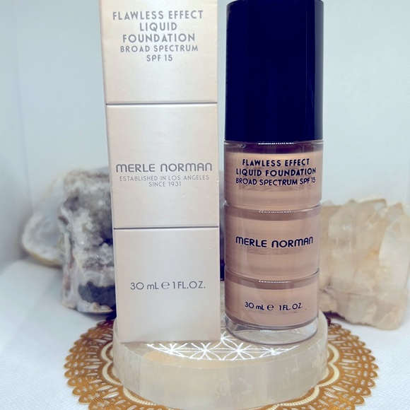 Makeup Merle Norman Flawless Effect Liquid Foundation Broad Spectrum